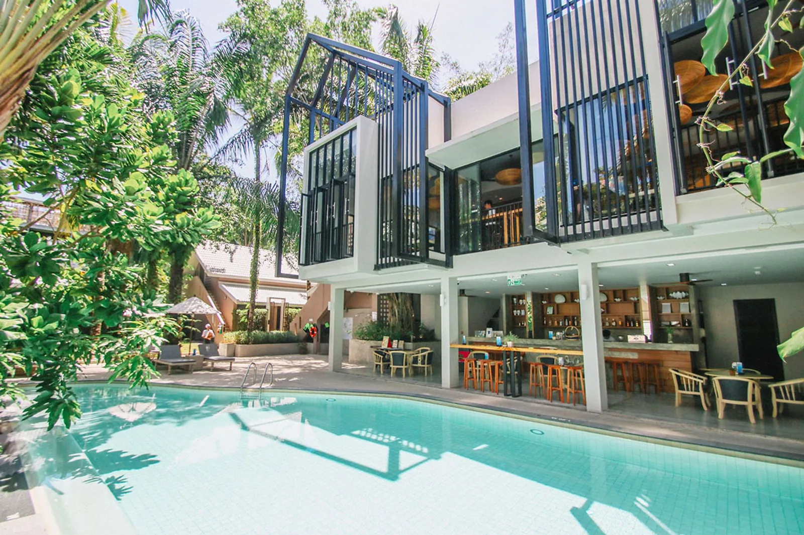 Piscina del Deevana Krabi Resort