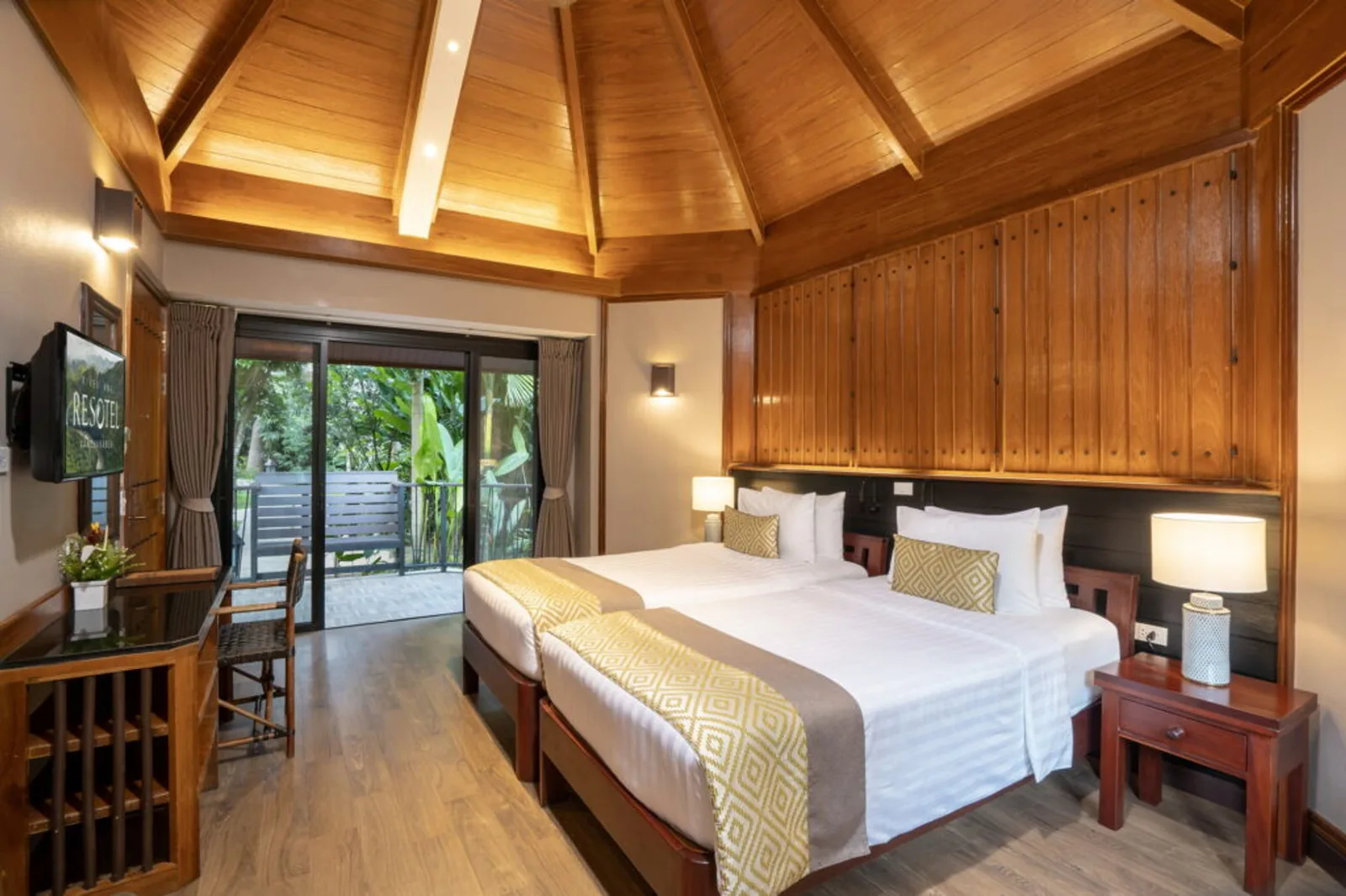 Habitación de madera del River Kwai Resotel
