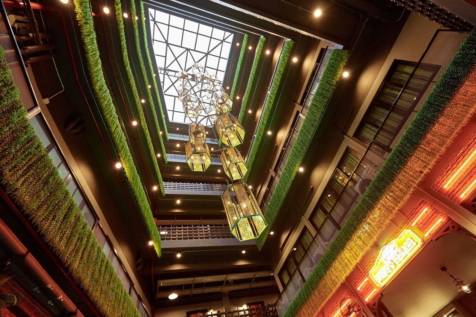 Atrio del hotel W22 by Burasari